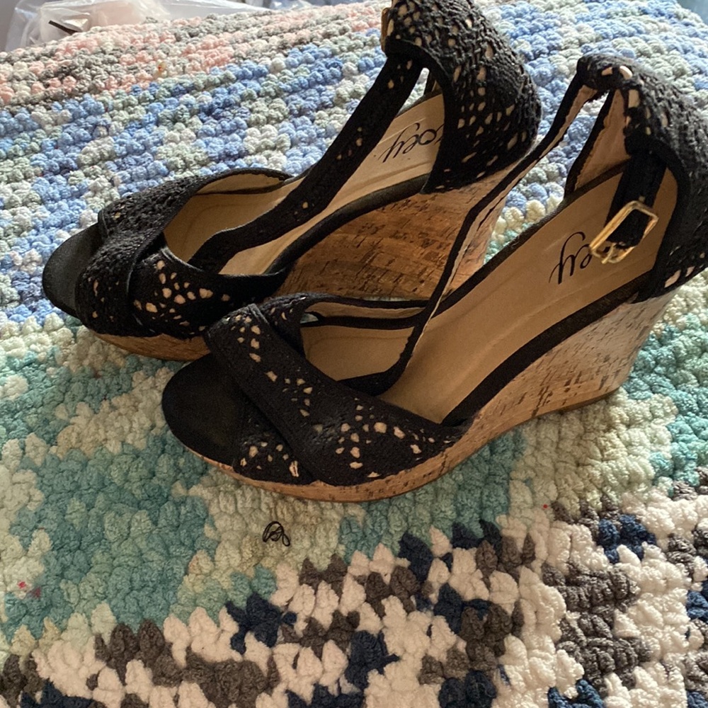 Zoey Size 6 black Heels - Picture 2 of 2